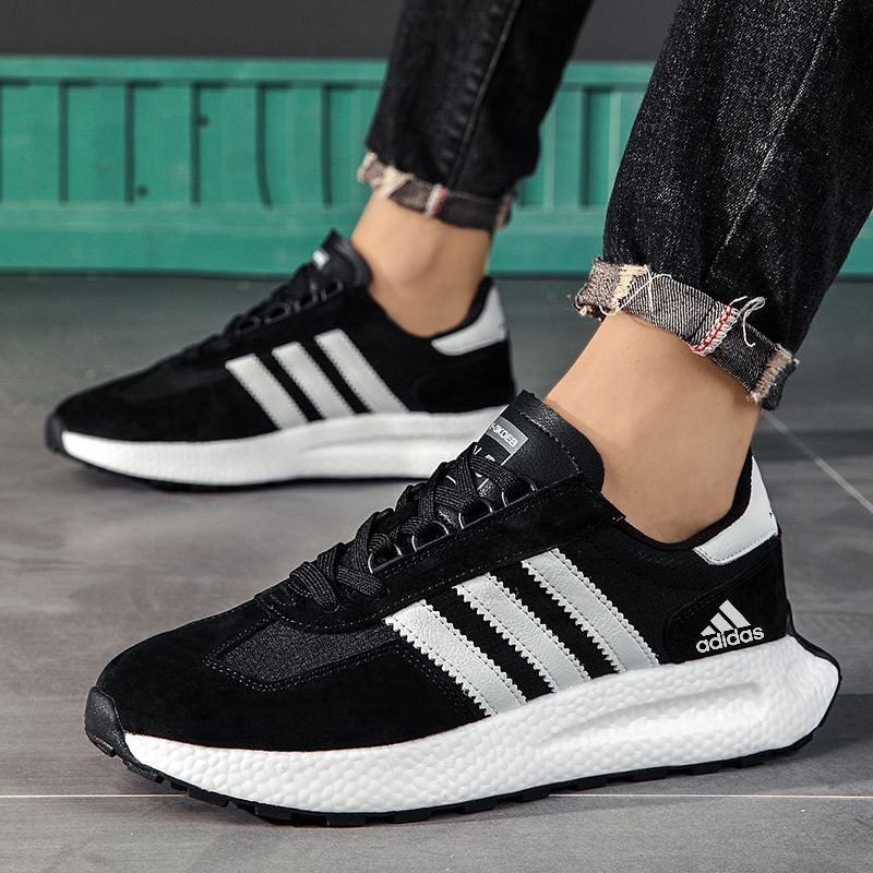 ADIDAS: καλοκαιρινά αθλητικά παπούτσια, αναπνέοντα και μαλακά